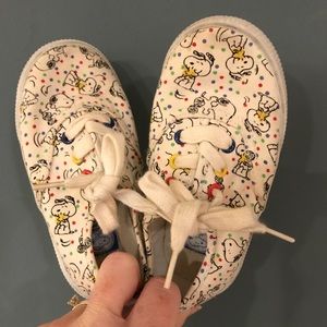 Toddler Snoopy lace up tennis shoes Peanuts 7/7.5